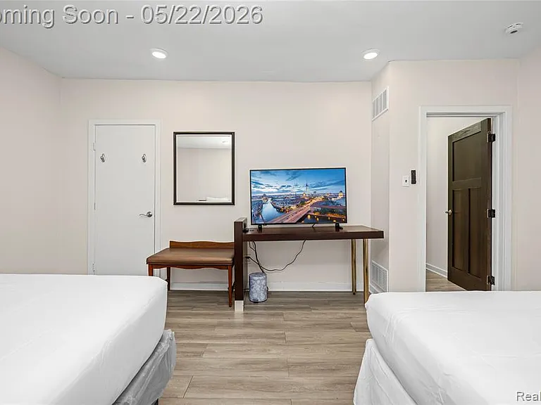 213 1/2 N Main St #ANN — Photo 32