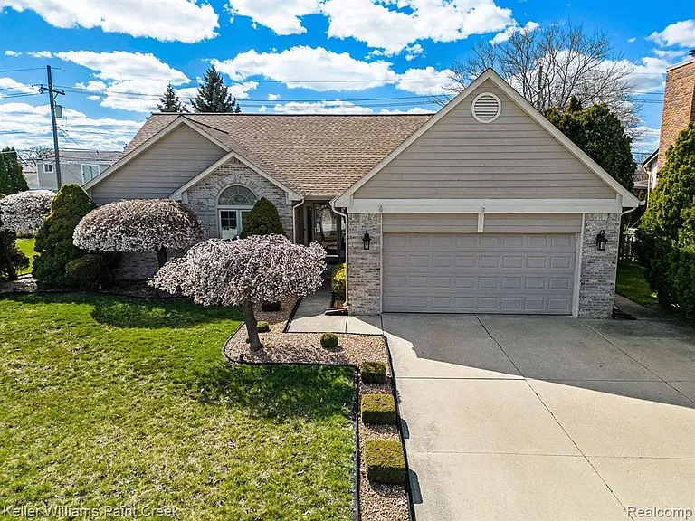 34335 Heartsworth Ln — Photo 2