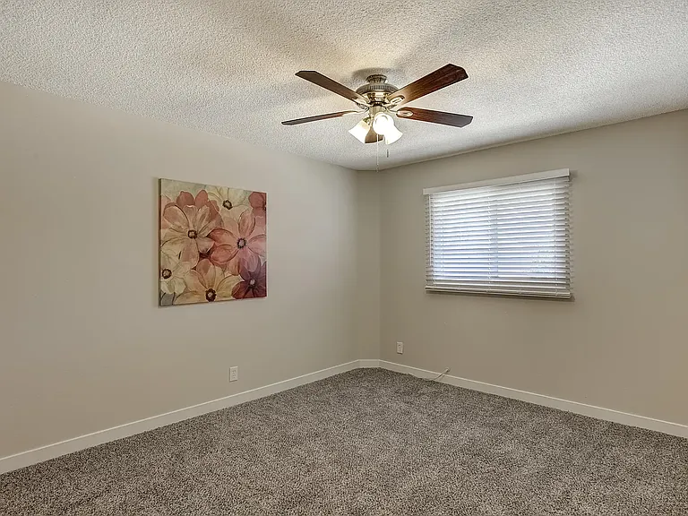 1527 W Hazelwood St — Photo 13