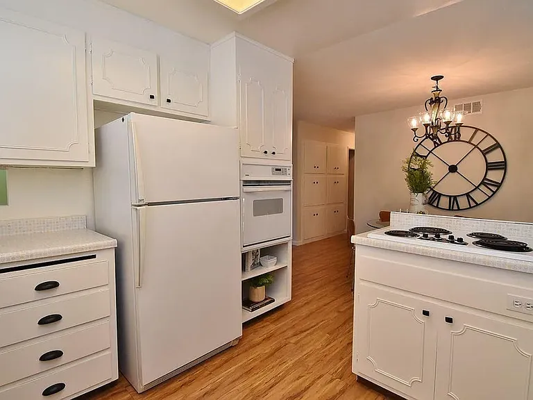 4325 Satinwood Dr — Photo 2