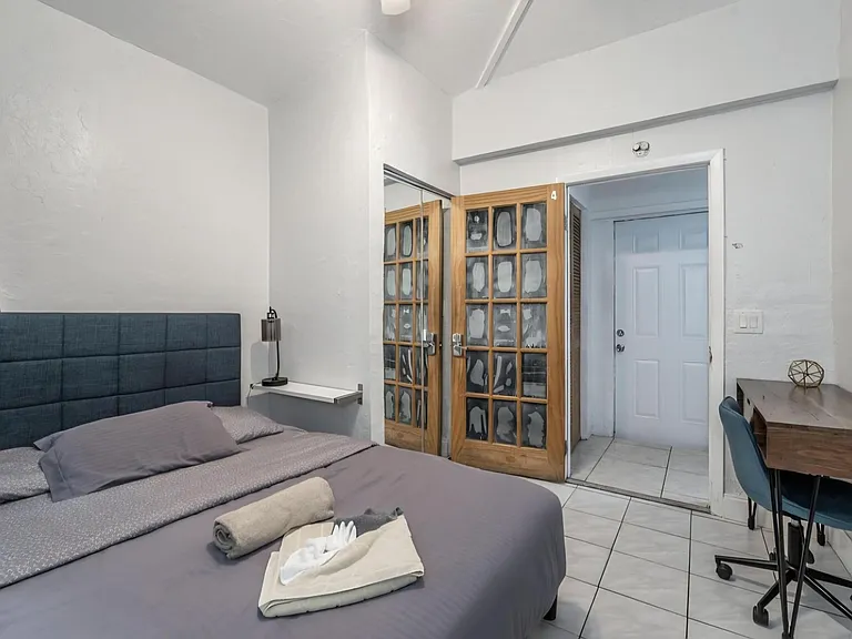 3401 SW 48th Ave — Photo 7