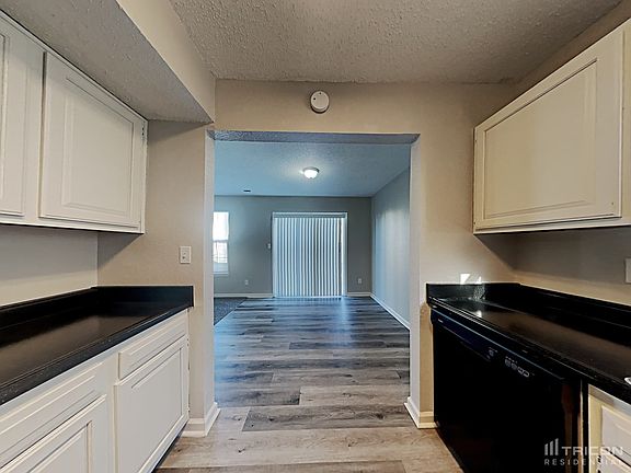 5th image of 10406 Draycott Ave
