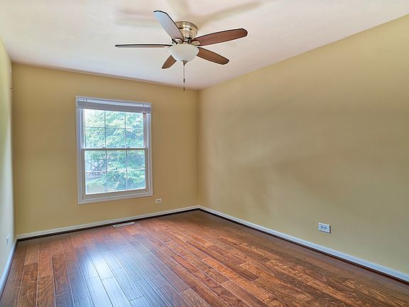 5th image of 1679 Williamsburg Ct APT E