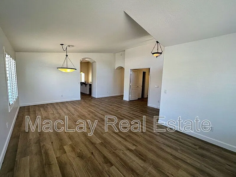 4 bed, 2.0 bath, 1881 sqft, $2,900 — Photo 4