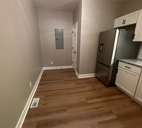 2nd image of 1027 Blaine Ave #1027