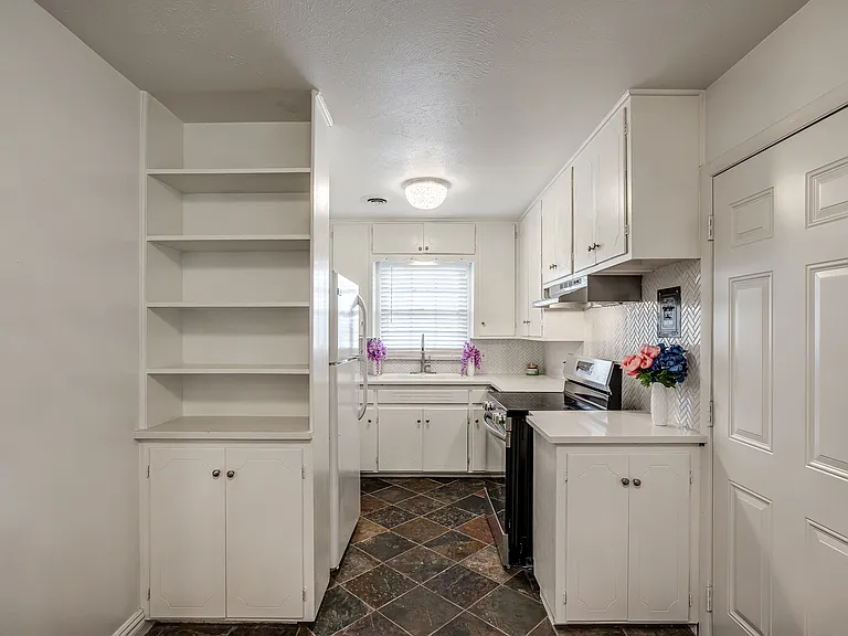 4620 N Harvey Pkwy #1/2 — Photo 7