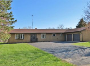 W8587 Sandhill Crane Rd, Portage, WI 53901