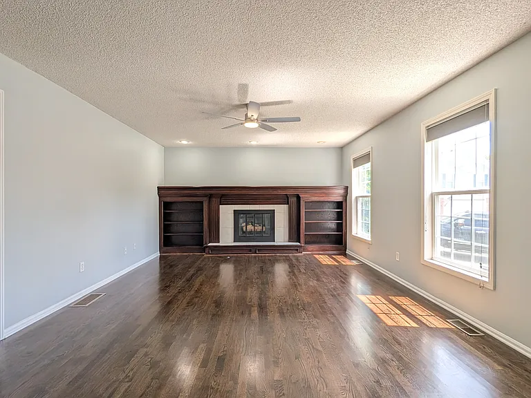 16364 S Brentwood St — Photo 3