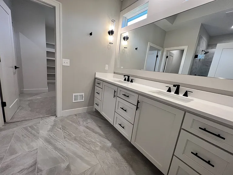 1533 SW Hedgewood Ln — Photo 23