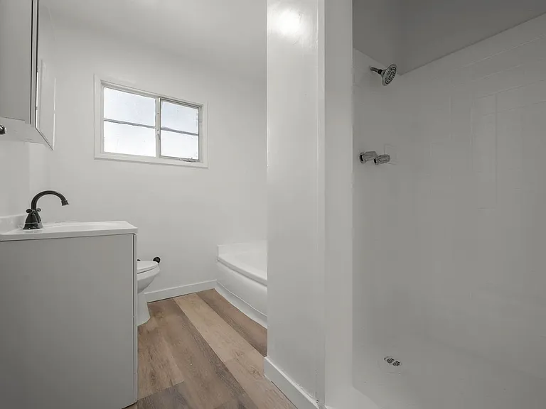 4018 Hillcrest Dr — Photo 15