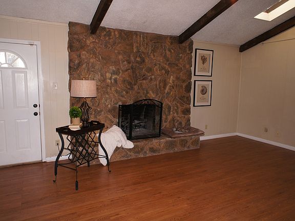 4th image of 144 Briarmeadow Dr