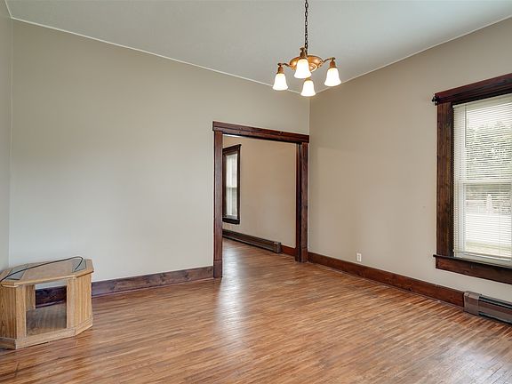 5th image of 1038 E Howard St
