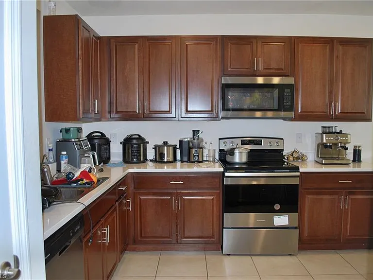 1217 Santa Barbara Blvd N — Photo 5