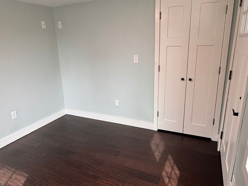 1st image of 18 Oak Ridge Dr