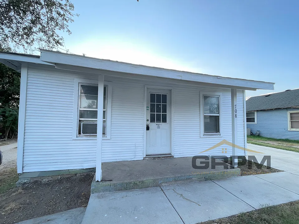 708 N Severance St
