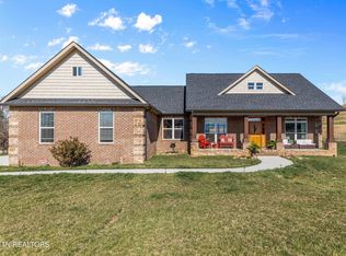 3749 Hillview Dr, Maryville, TN 37801