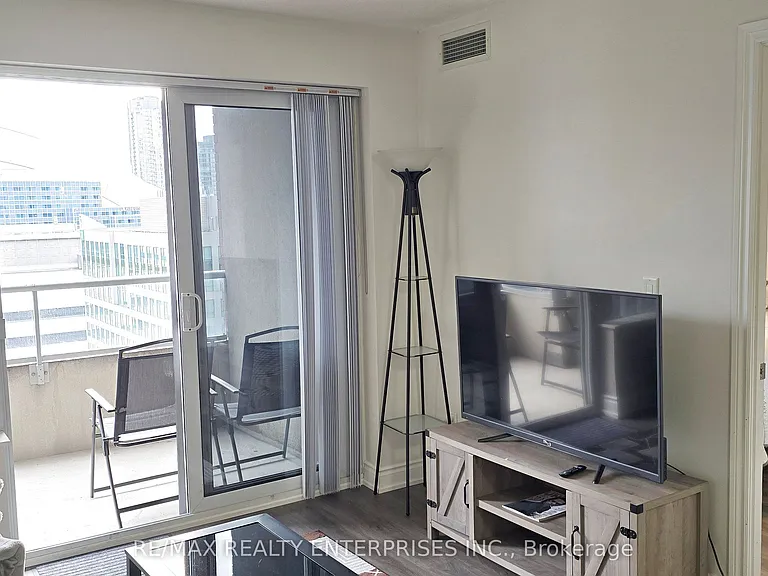 250 Wellington St W #1435 — Photo 20