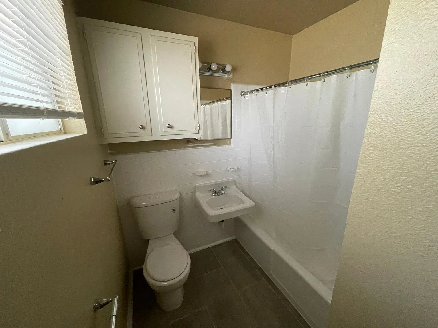 643 W Summit Ave — Photo 4