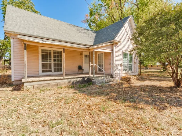 104 School House Rd, Paradise, TX 76073