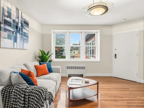 125 Farragut Rd APT 35, South Boston, MA 02127