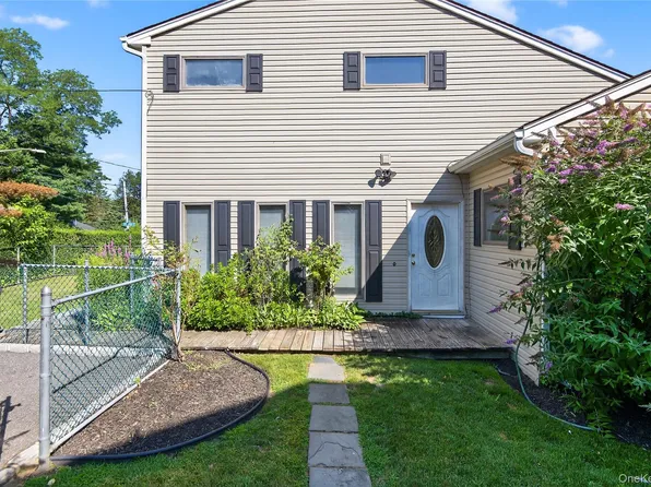 8 Lovers Lane, Huntington, NY 11743