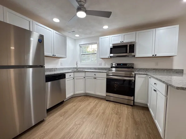 104 Middlesex Rd APT 2, Tyngsboro, MA 01879