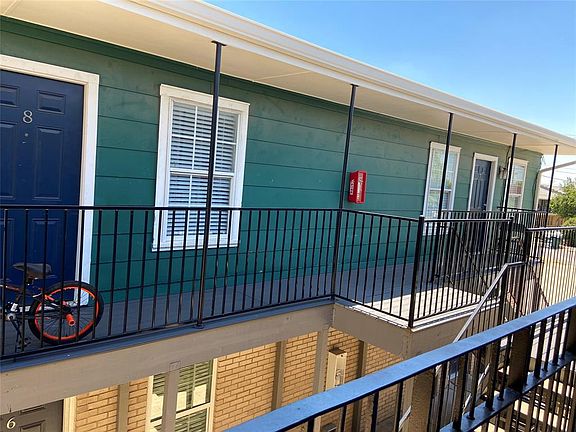 3rd image of 2532 Charlotte St APT 8