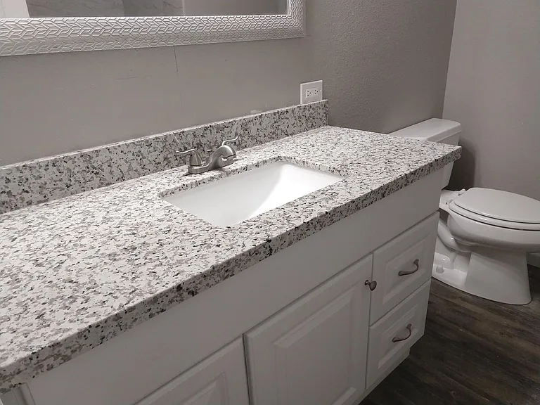2402 Iowa Ave — Photo 13