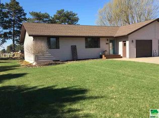 804 E Clay St, Elk Point, SD 57025