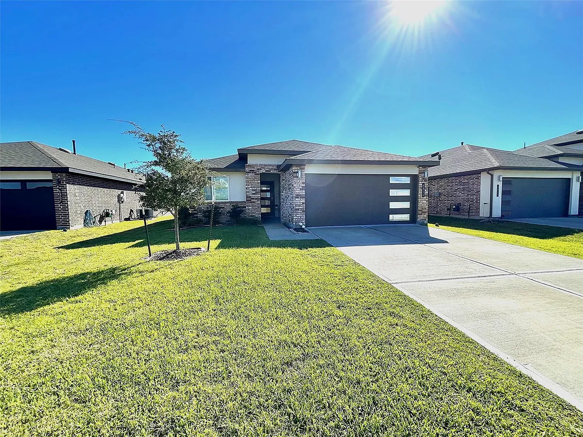 Building Photo - 6811 Fleetwood Crescent Way