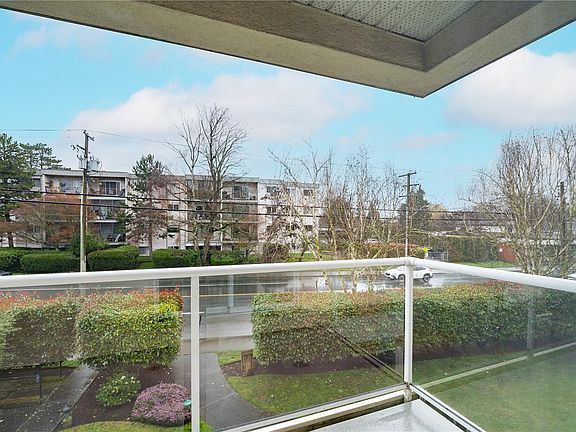 5th image of 331 Burnside Rd E #301