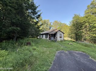 120 Hemlock Ter S, Greentown, PA 18426