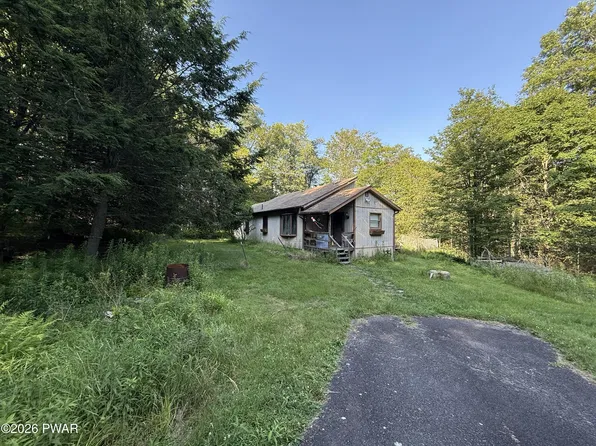 120 Hemlock Ter S, Greentown, PA 18426