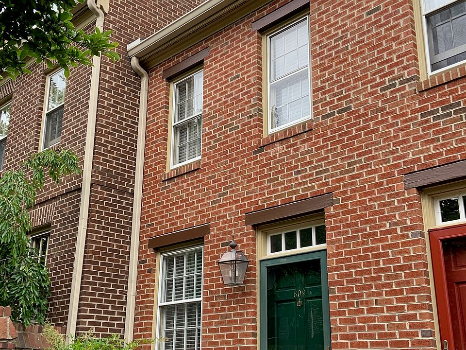 1st image of 609 S Columbus St