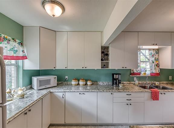 5th image of 206 Merribrook Trl