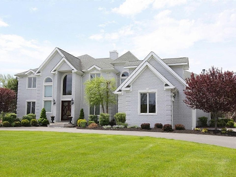 1st image of 8 Dogwood Dr