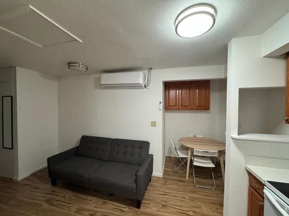 1650 SW 114th St Unit B, Seattle, WA 98146