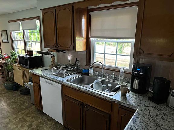 3rd image of 163 River Dr