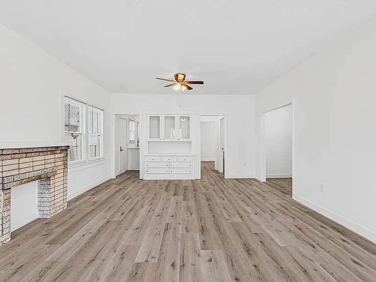 1045 E 4th Street — Photo 21
