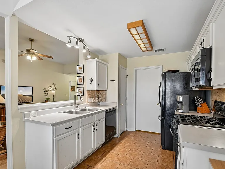 916 Moon Glow Dr — Photo 18