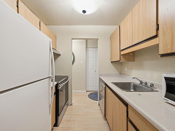 4th image of 8511 Ackroyd Rd #310