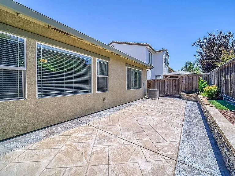 N San Remo Ln — Photo 31