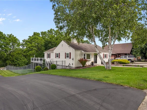 1072 Aetna Dr, Ellwood City, PA 16117