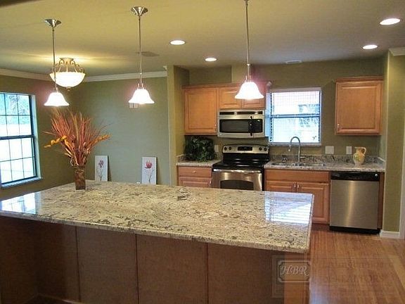 3rd image of 5611 La Plaza Cir