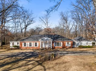 15923 N Oak Crest Rd, Marshall, IL 62441