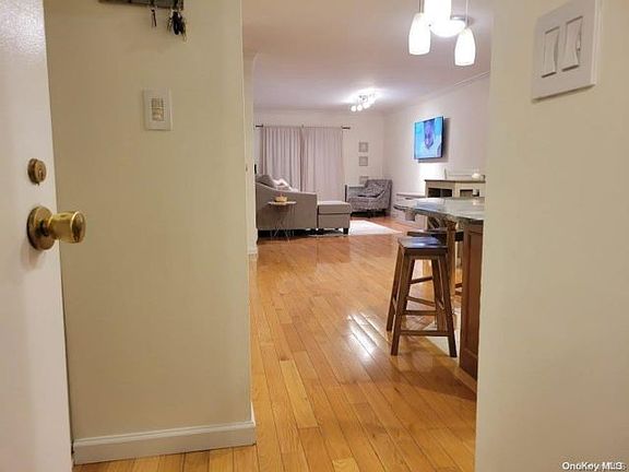 4th image of 15-07 Jordan Ct #101