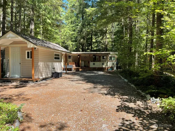 157 Christmas Tree Circle, Deming, WA 98244