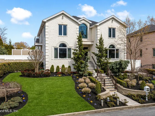 119 Lenzie St, Staten Island, NY 10312