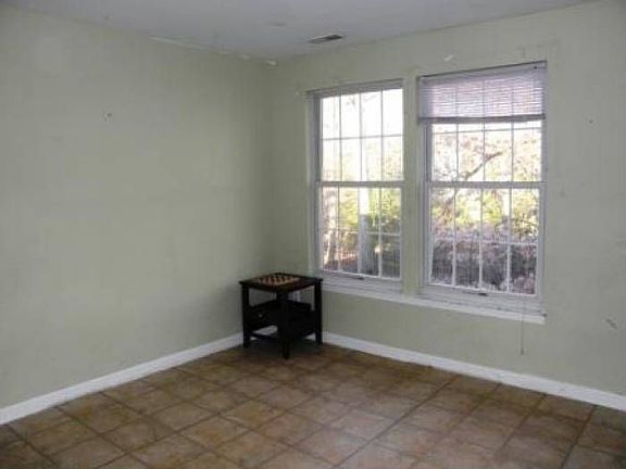 5th image of 7 Juliana Cir W