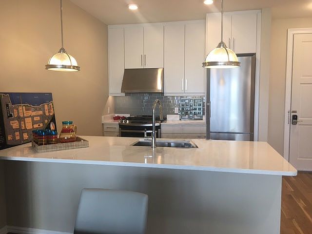 1st image of 15 Somerset Ln #00